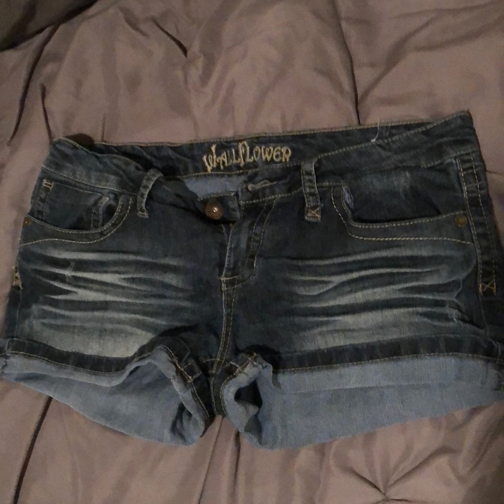 Wildflower Denim Short Size 15. Super cut!
